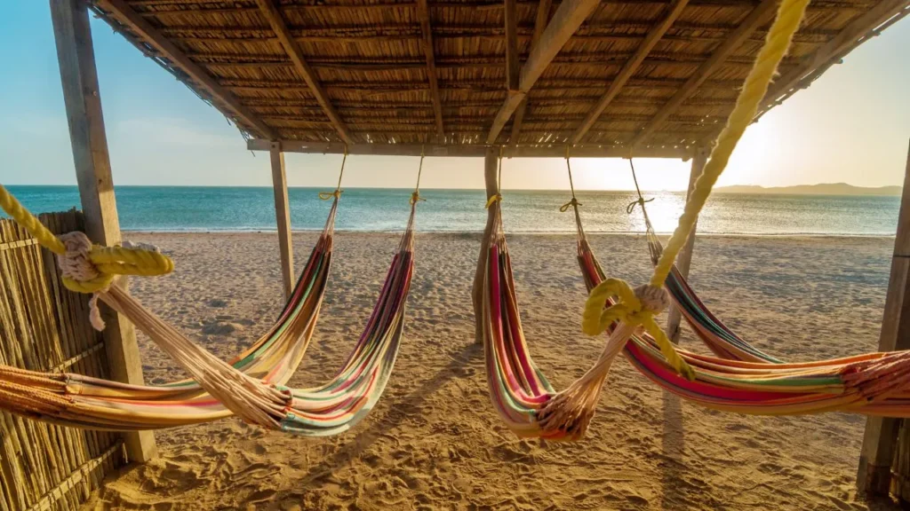 Los chinchorros en Cabo de la Vela son tejidos por las mujeres wayuu.