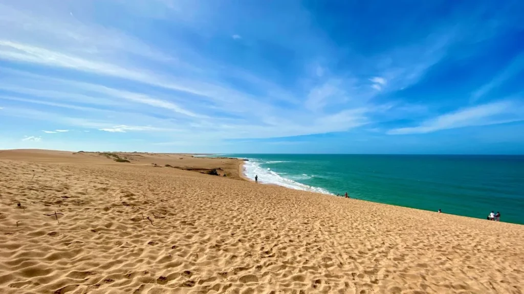 Las Dunas de Taroa, uno de los destinos más impresionantes de La Guajira y de Colombia.