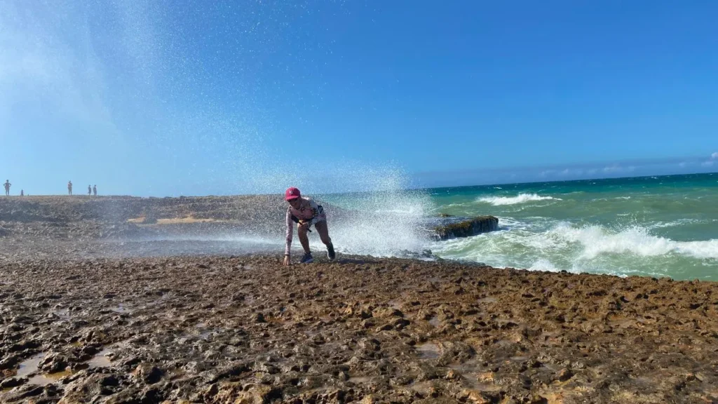 En la Playa Arcoíris de La Guajira, las olas son inminentes y dibujan hermosos colores, de ahí su nombre.