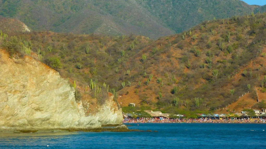 Vista de Taganga desde el mar Caribe. 